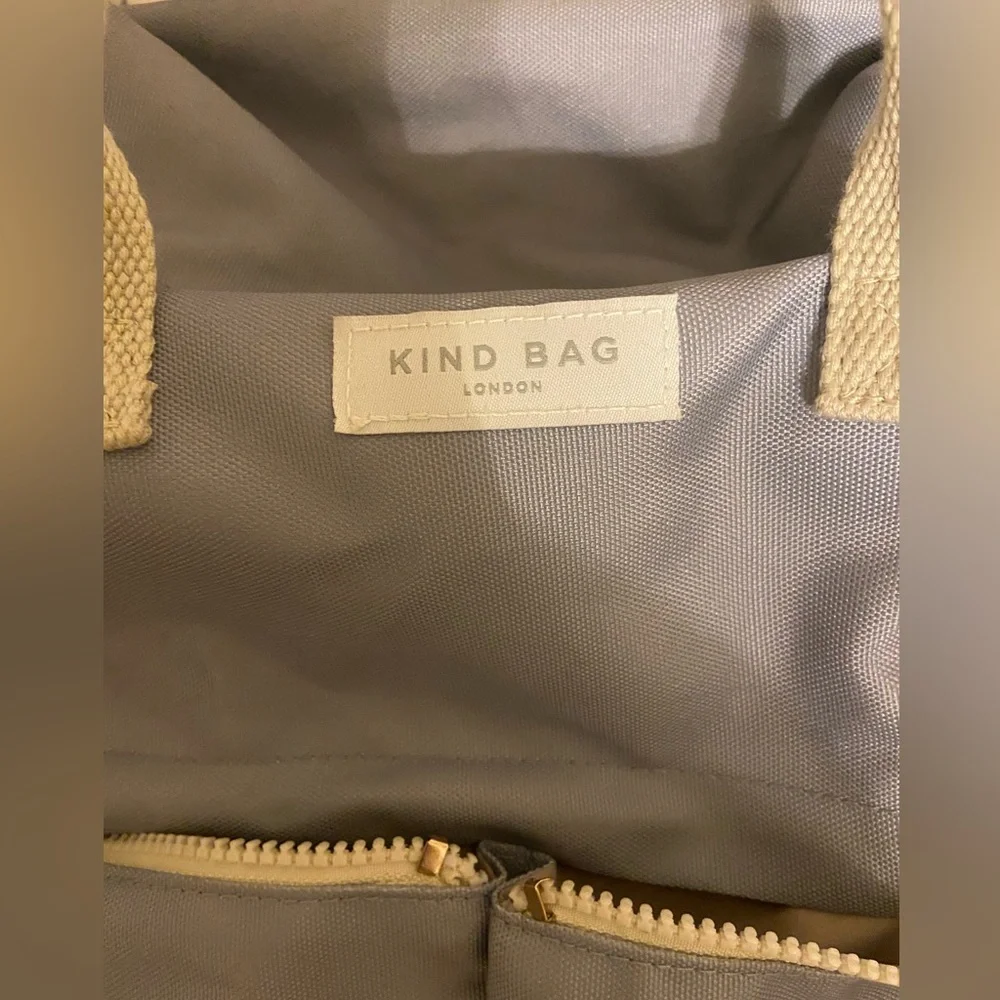 Kind Bag Light Grey | Hackney 2.0 Backpack | Medium